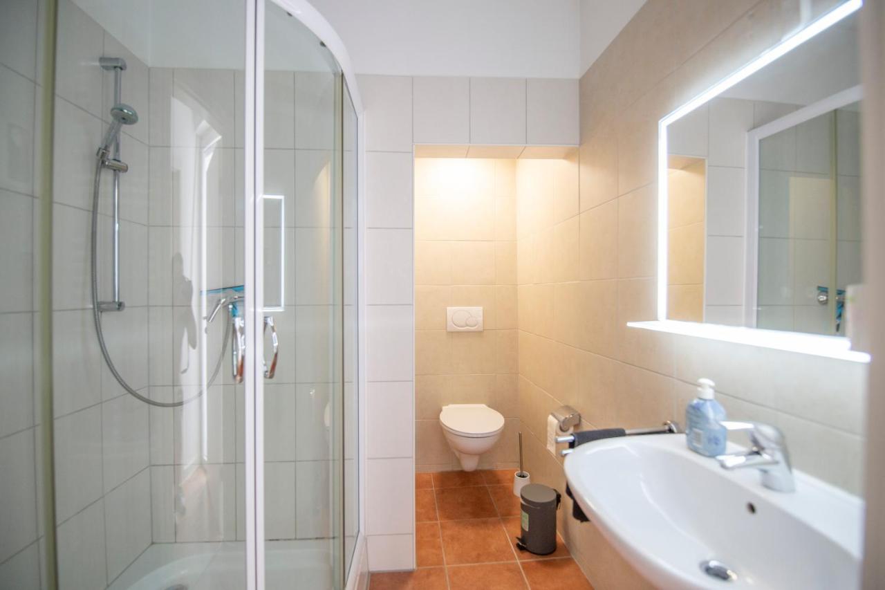 Apartment Mit Kleinem Innenhof Im Erdgeschoss Fuer Bis Zu 4 Personen Klotten Ngoại thất bức ảnh