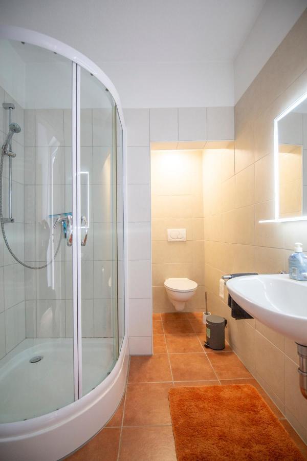Apartment Mit Kleinem Innenhof Im Erdgeschoss Fuer Bis Zu 4 Personen Klotten Ngoại thất bức ảnh